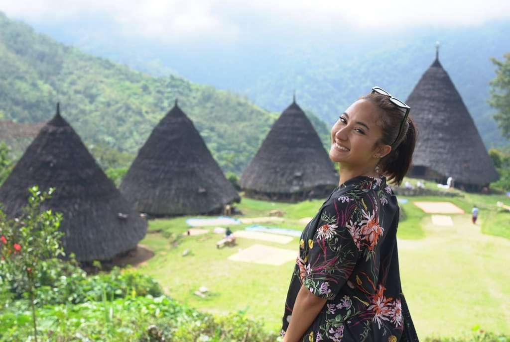 Potret Naomi Zaskia