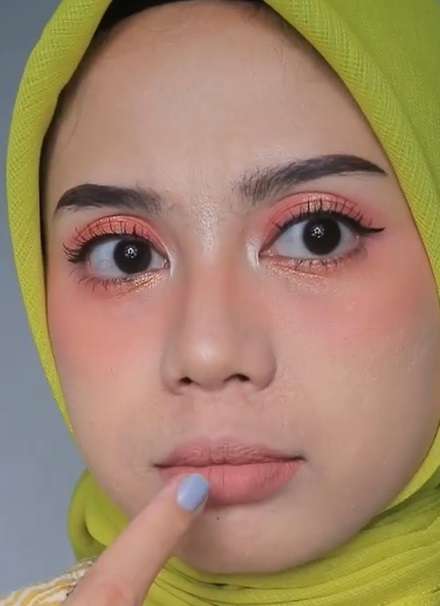 Memakai Makeup