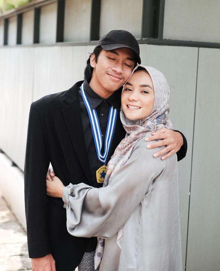Potret Anak Sulung Enno Lerian