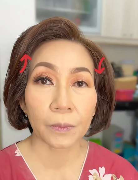 Alis Klien MUA Asimetris