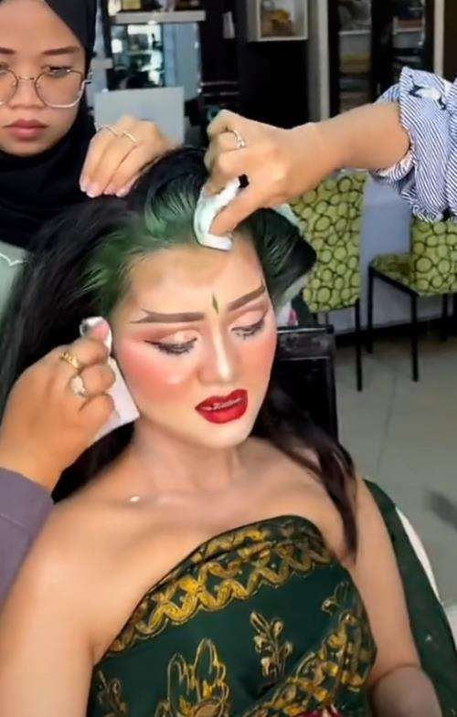 Momen pengantin mirip Erina Gudono teraniaya saat hapus makeupnya.