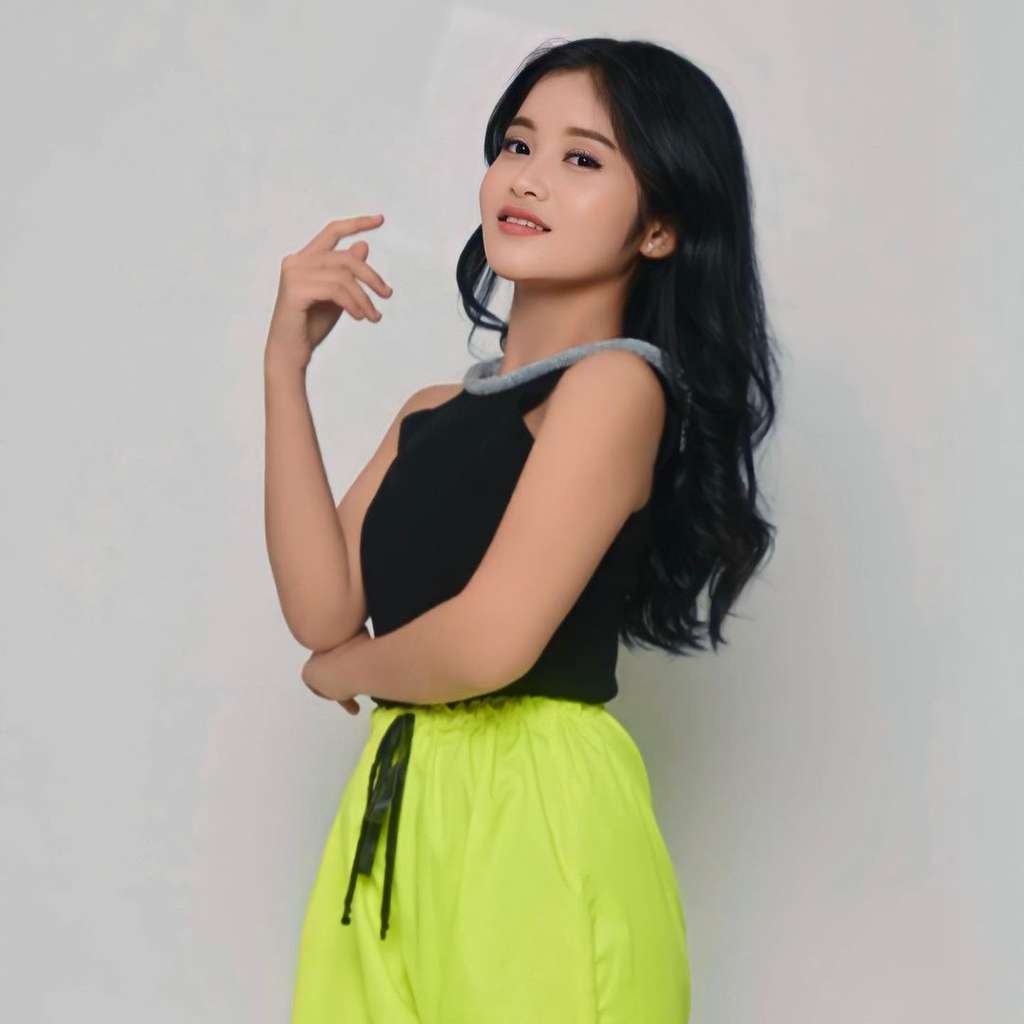 Potret Chika eks adik tiri Mayang