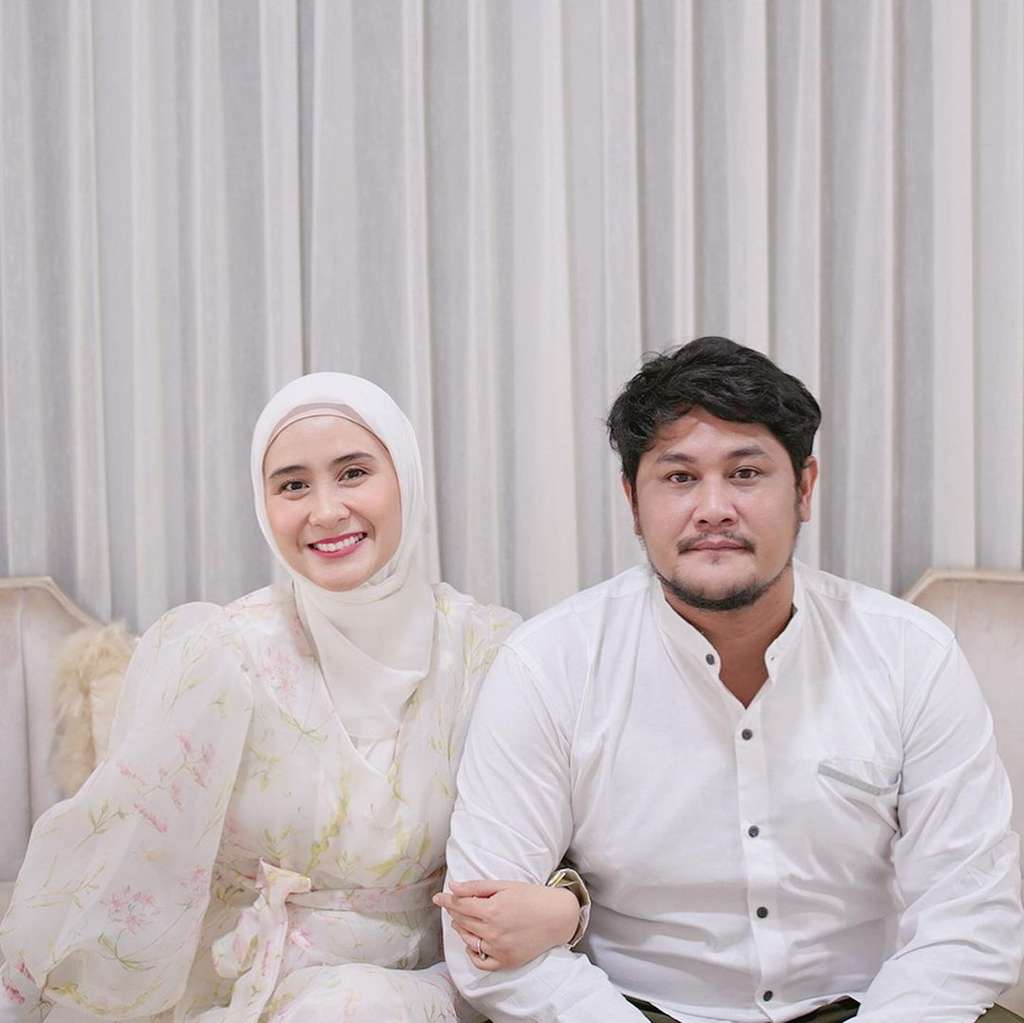 Potret Ryana Dea dan suami