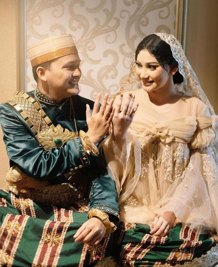 Potret Pernikahan Adik Indah Permatasari