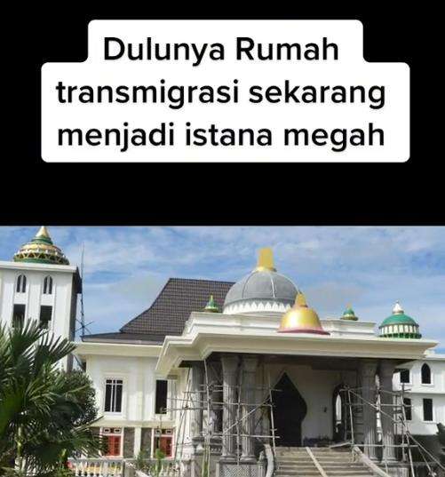 Rumah mewah bak istana di daerah transmigrasi Kalimantan.