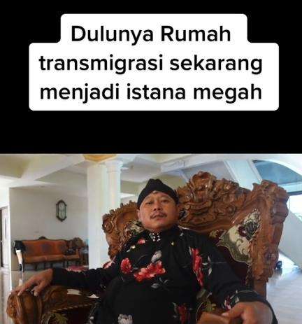 Rumah mewah bak istana di daerah transmigrasi Kalimantan.