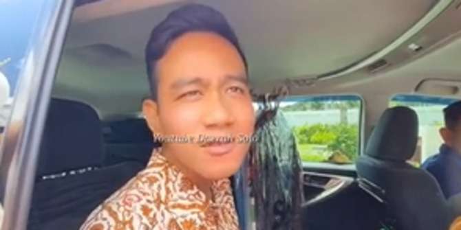 Momen Lucu Gibran Kehilangan Sendal Usai Shalat Jumat, Padahal Sempat Puji Ketertiban Jemaah Masjidnya