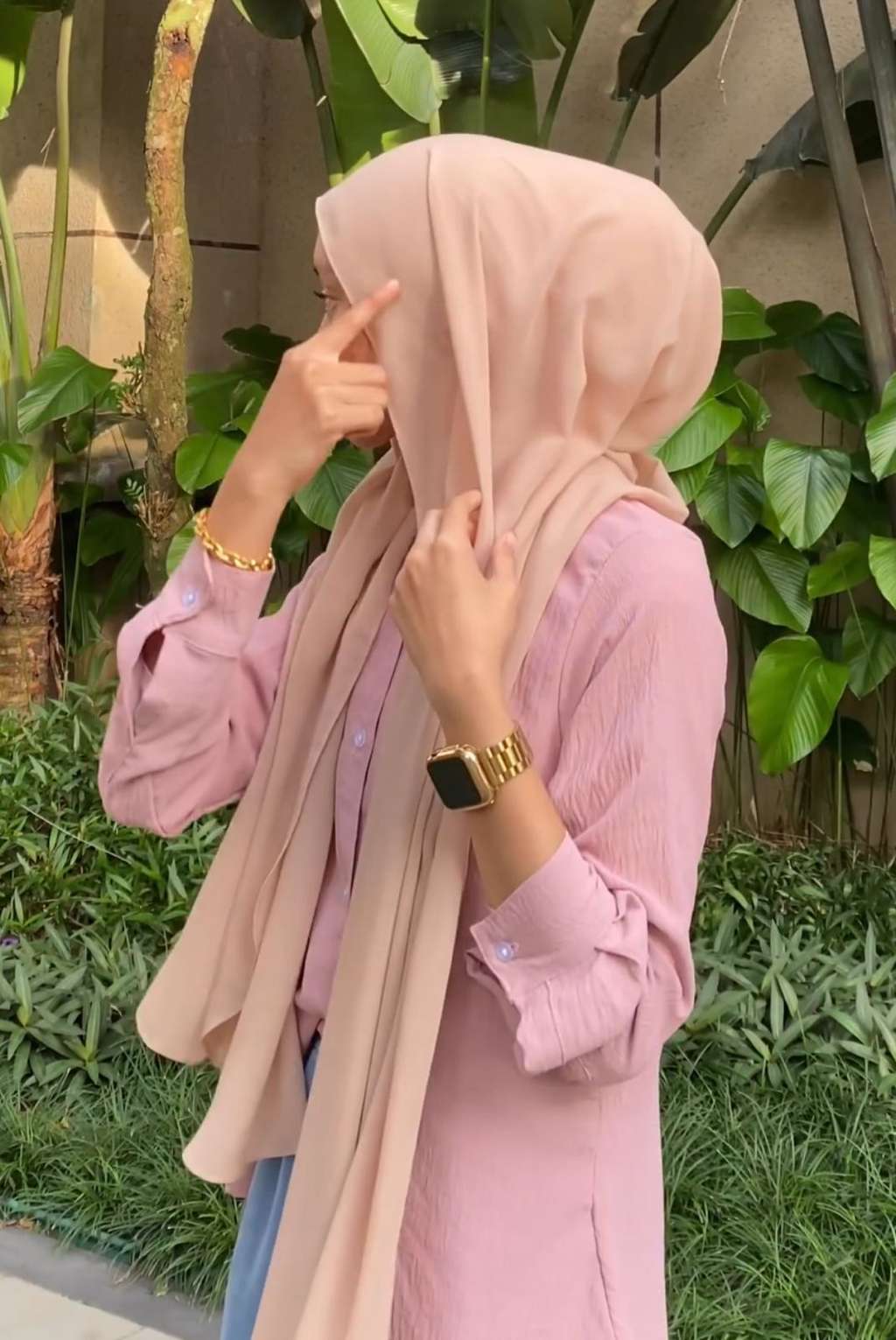Pashmina Cotton Nuansa Flowy, Tengok Cara Stylingnya