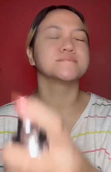 Menyemprotkan Priming Spray