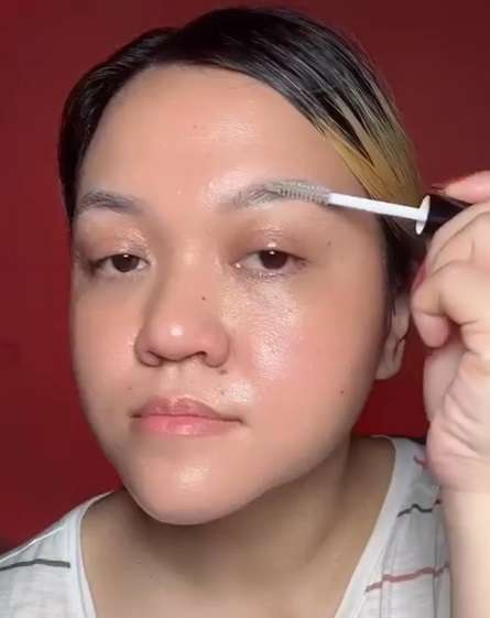 Memakai Eyebrow Serum