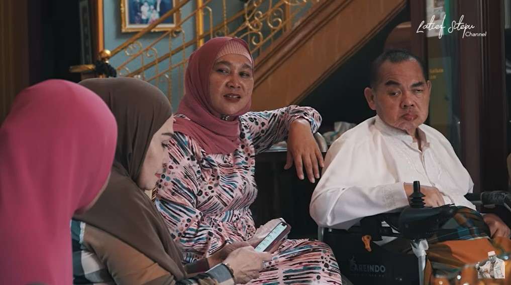 Mat Solar dijenguk rekan artis