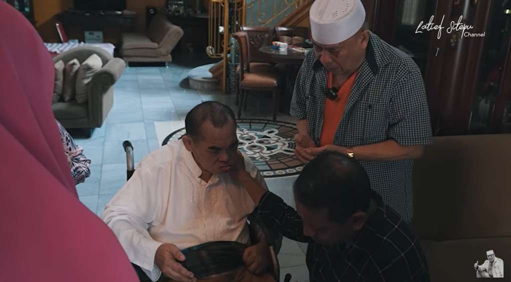 Mat Solar dijenguk rekan artis