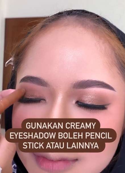 Memakai Eyeshadow