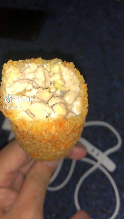 Beli corn dog isinya bukan sosis tapi tempe.