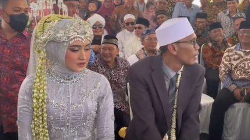 Potret istri baru Ustaz Tile yang cantik.
