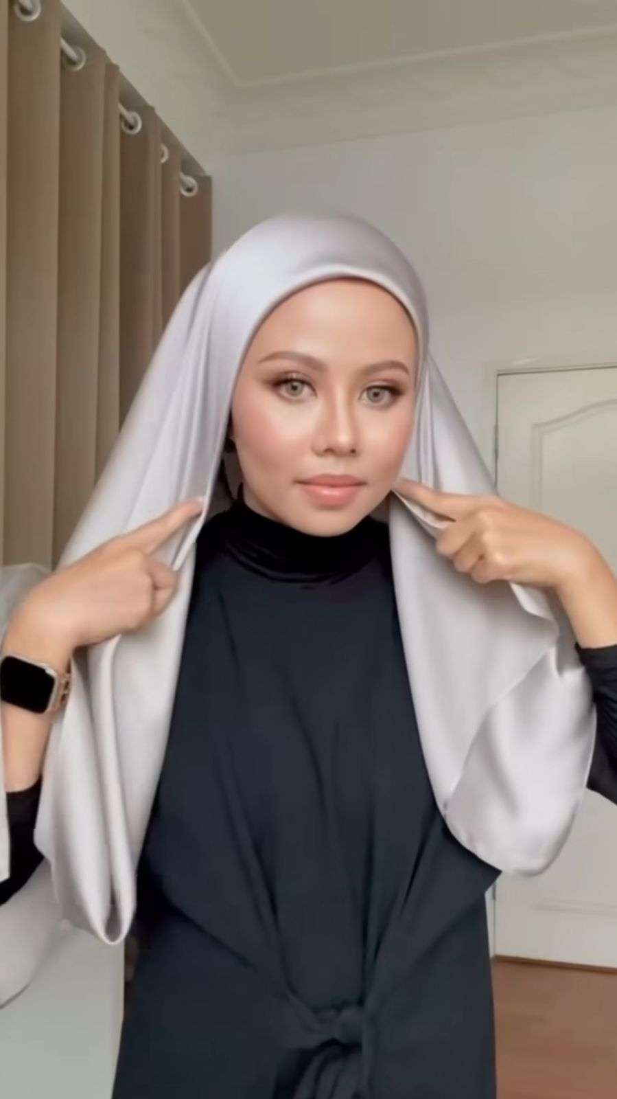 Nuansa Glamor dengan Kerudung Satin, Anggun Menutup Dada