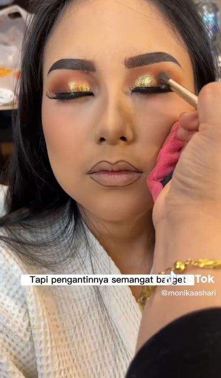 Pengantin dimakeup sambil tidur karena sakit, hasilnya justru bikin kaget.
