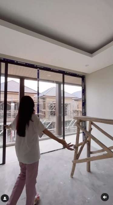 Potret Rumah Baru Arie Kriting dan Indah, Ada Tiga Lantai Sebentar Lagi Siap Huni