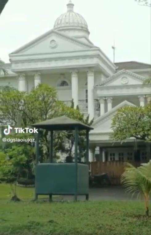 Rumah diduga milik pegawai Kemekeu yang memiliki harta tidak wajar.