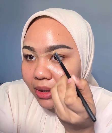 Memakai Concealer
