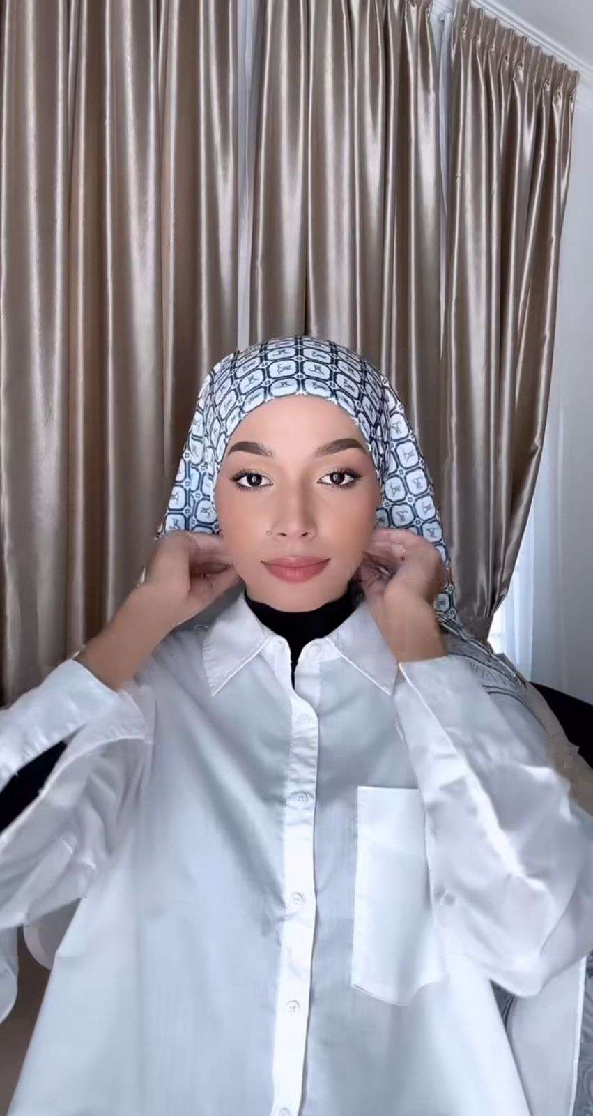 Hasilnya Rapi, Hijab Segitiga Dibuat Turban dengan Kunciran