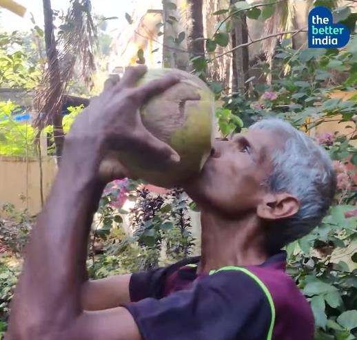 Kakek ini diet kelapa muda selama 28 tahun gegara sakit GERD.