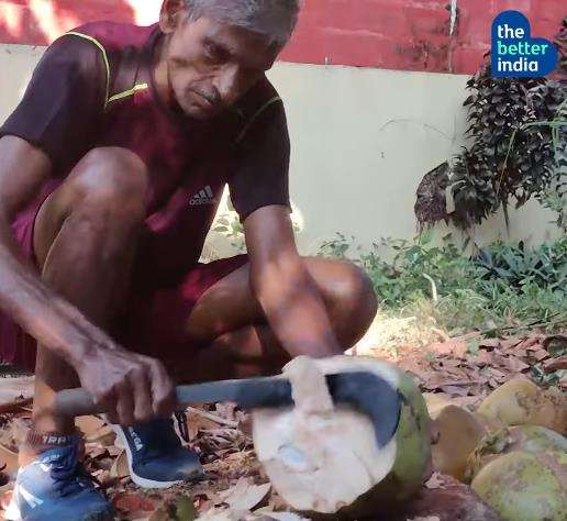 Kakek ini diet kelapa muda selama 28 tahun gegara sakit GERD.