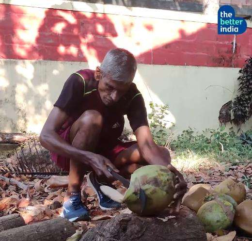 Kakek ini diet kelapa muda selama 28 tahun gegara sakit GERD.