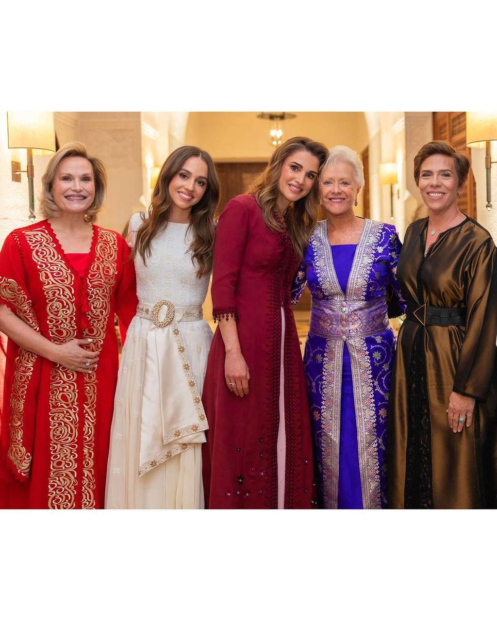 Instagram @queenrania