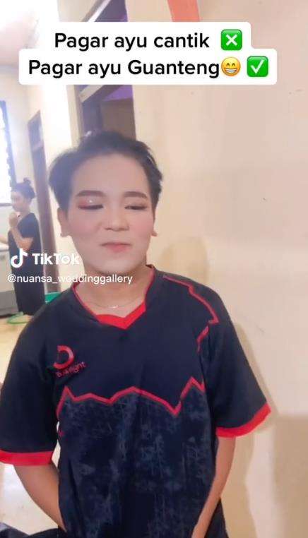 Cewek tomboy dimakeup jadi pagar ayu malah bikin pangling.