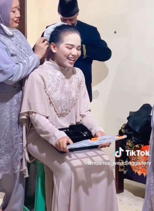 Cewek tomboy dimakeup jadi pagar ayu malah bikin pangling.