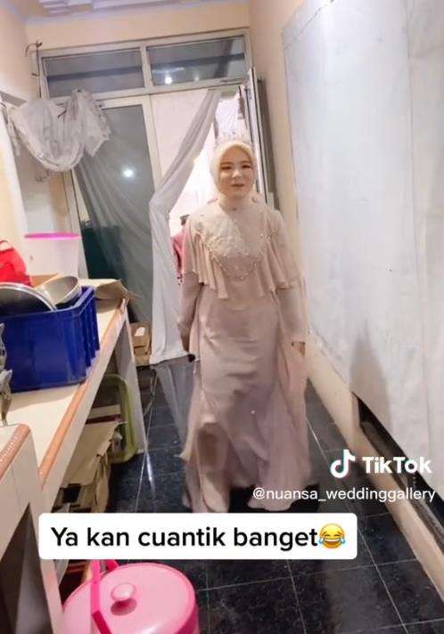 Cewek tomboy dimakeup jadi pagar ayu malah bikin pangling.