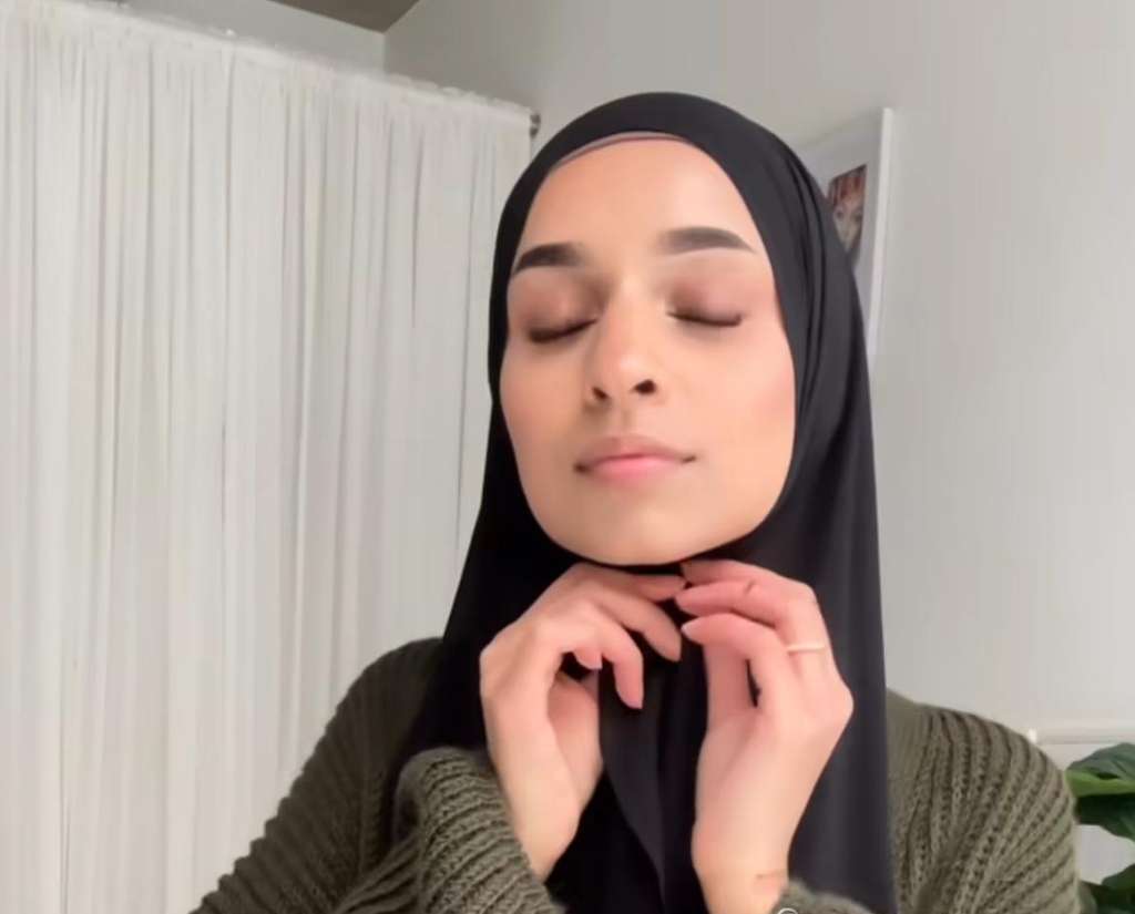 Tutorial Pashmina Simpel untuk ke Kampus, Hanya Pakai Satu Jarum