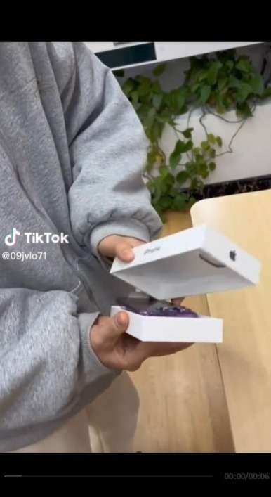 Lagi Unboxing iPhone 14 Pro Max, eh Malah Jatuh: Suaranya Renyah Banget!