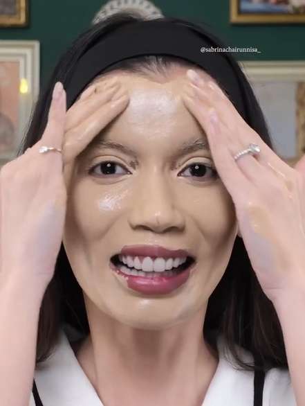 Sabrina Chairunnisa Pakai Base Makeup 1 Kilogram
