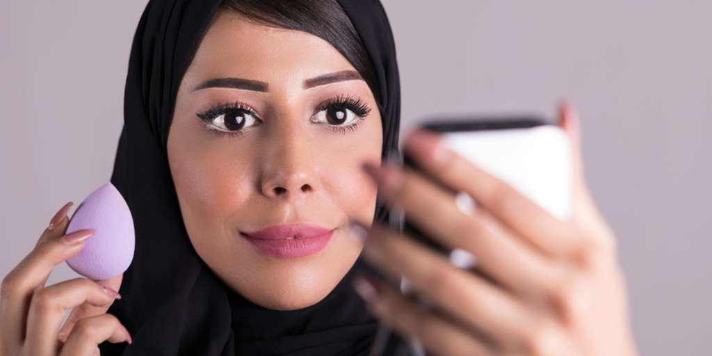 Memakai Makeup Memakai Makeup