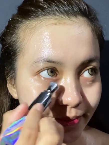 Memakai Eye Cream
