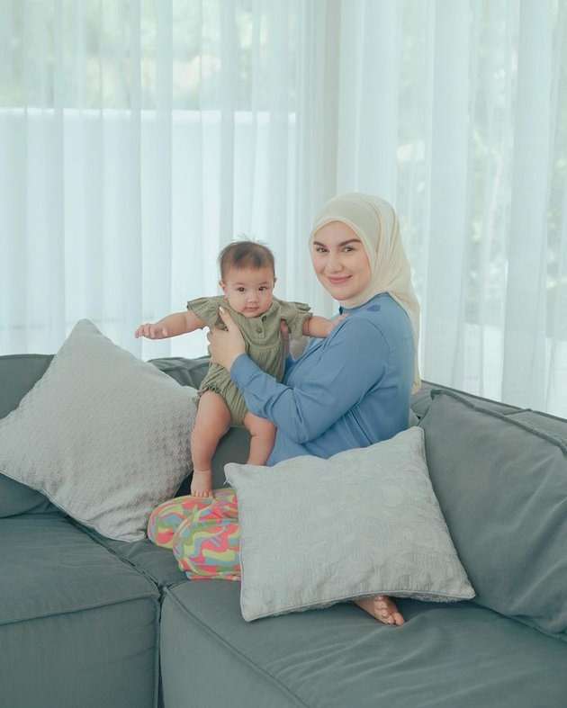 Potret Irish Bella Momong Kedua Anaknya, Kini Harus Sendirian Karena Ammar Zoni Tertangkap Polisi Potret Irish Bella Momong Kedua Anaknya, Kini Harus Sendirian Karena Ammar Zoni Tertangkap Polisi