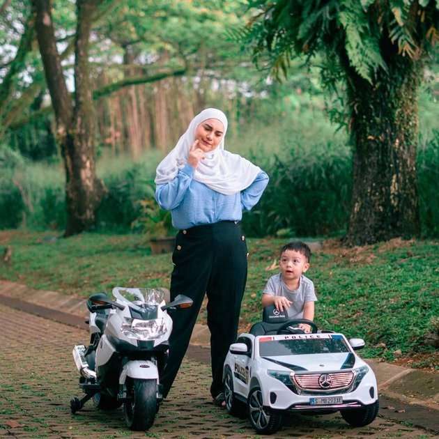 Potret Irish Bella Momong Kedua Anaknya, Kini Harus Sendirian Karena Ammar Zoni Tertangkap Polisi Potret Irish Bella Momong Kedua Anaknya, Kini Harus Sendirian Karena Ammar Zoni Tertangkap Polisi