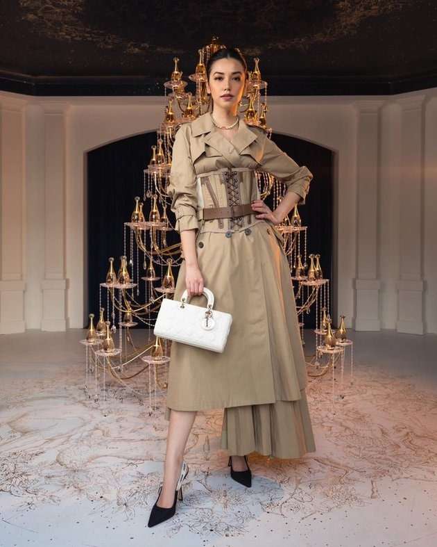 Potret Velove Vexia, Kini Jadi Istri Pengusaha Asal Aceh Gayanya Makin Elegan dan BerkelasPotret Velove Vexia, Kini Jadi Istri Pengusaha Asal Aceh Gayanya Makin Elegan dan Berkelas