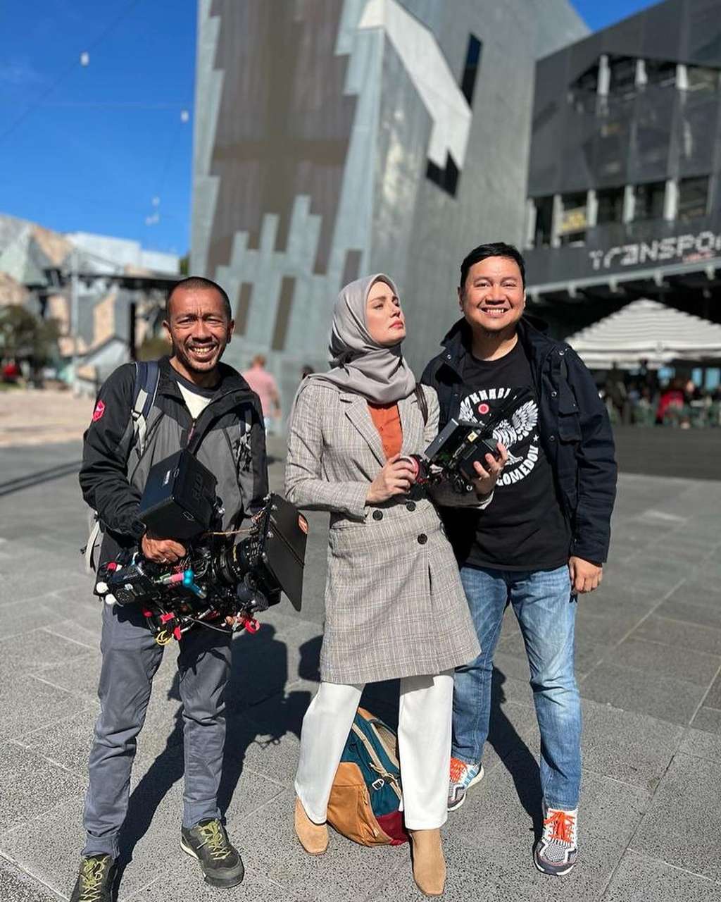 Istri Ario Bayu tampil berhijab Istri Ario Bayu tampil berhijab