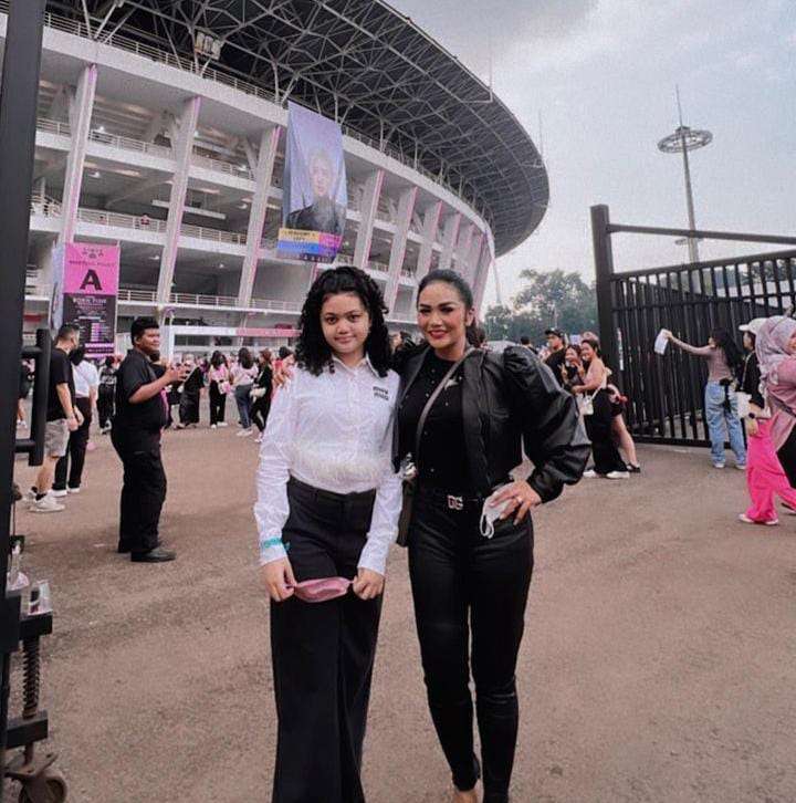 Potret Krisdayanti dan Amora
