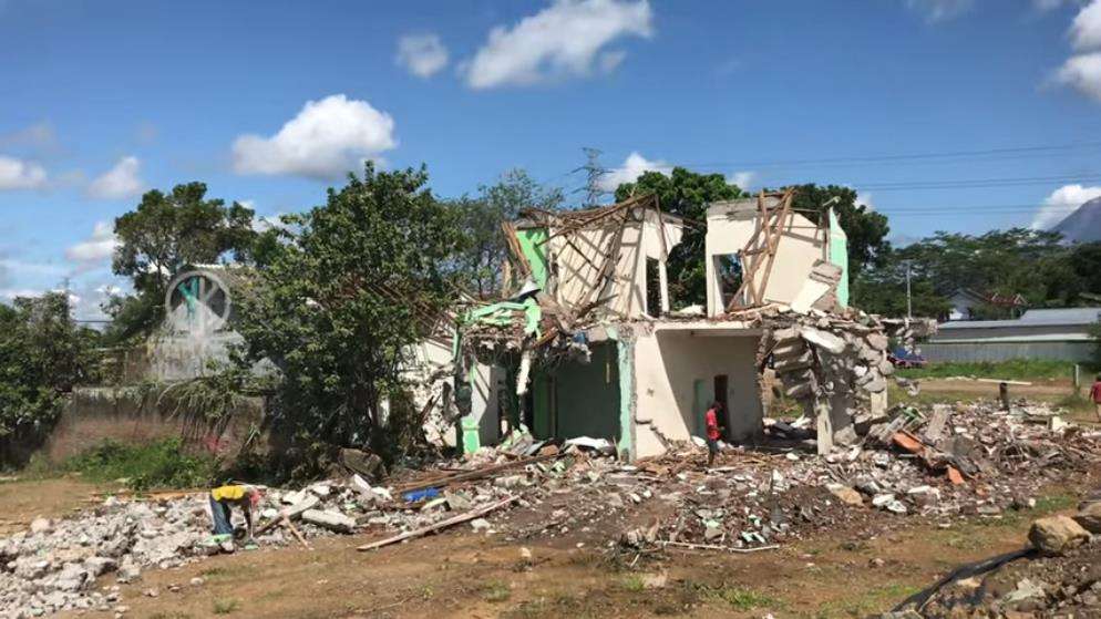 Nasib rumah sendirian di tengah proyek jalan tol Jogja-Solo.