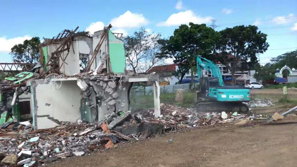 Nasib rumah sendirian di tengah proyek jalan tol Jogja-Solo.