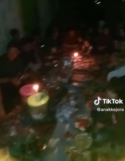 Ngakak! Acara lamaran rasa ritual pesugihan.
