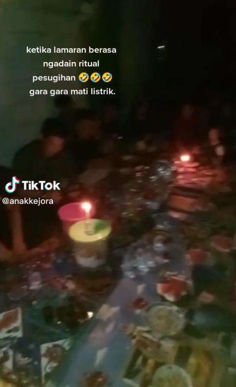 Ngakak! Acara lamaran rasa ritual pesugihan.