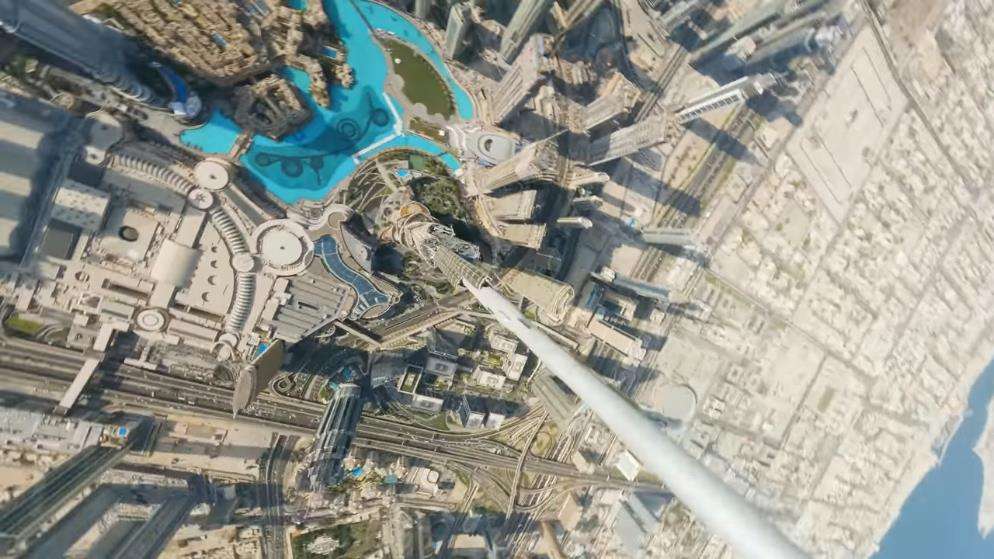 Begini rasanya jatuh dari ketinggian 828 meter Burj Khalifa.