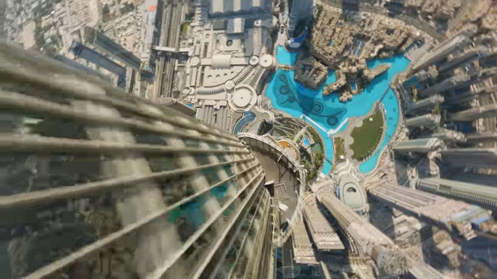 Begini rasanya jatuh dari ketinggian 828 meter Burj Khalifa.