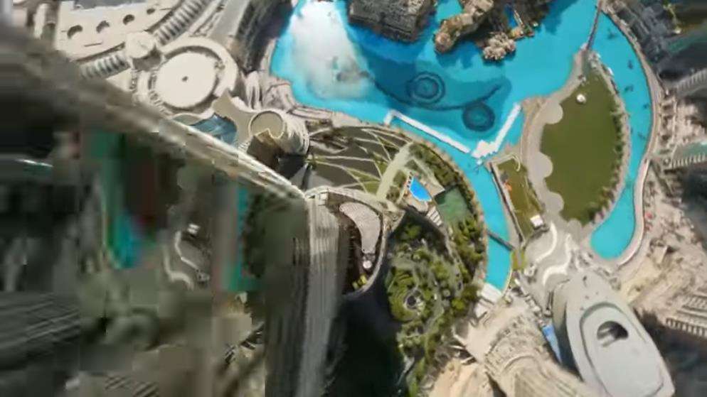 Begini rasanya jatuh dari ketinggian 828 meter Burj Khalifa.