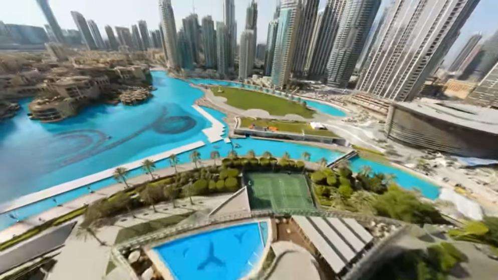 Begini rasanya jatuh dari ketinggian 828 meter Burj Khalifa.